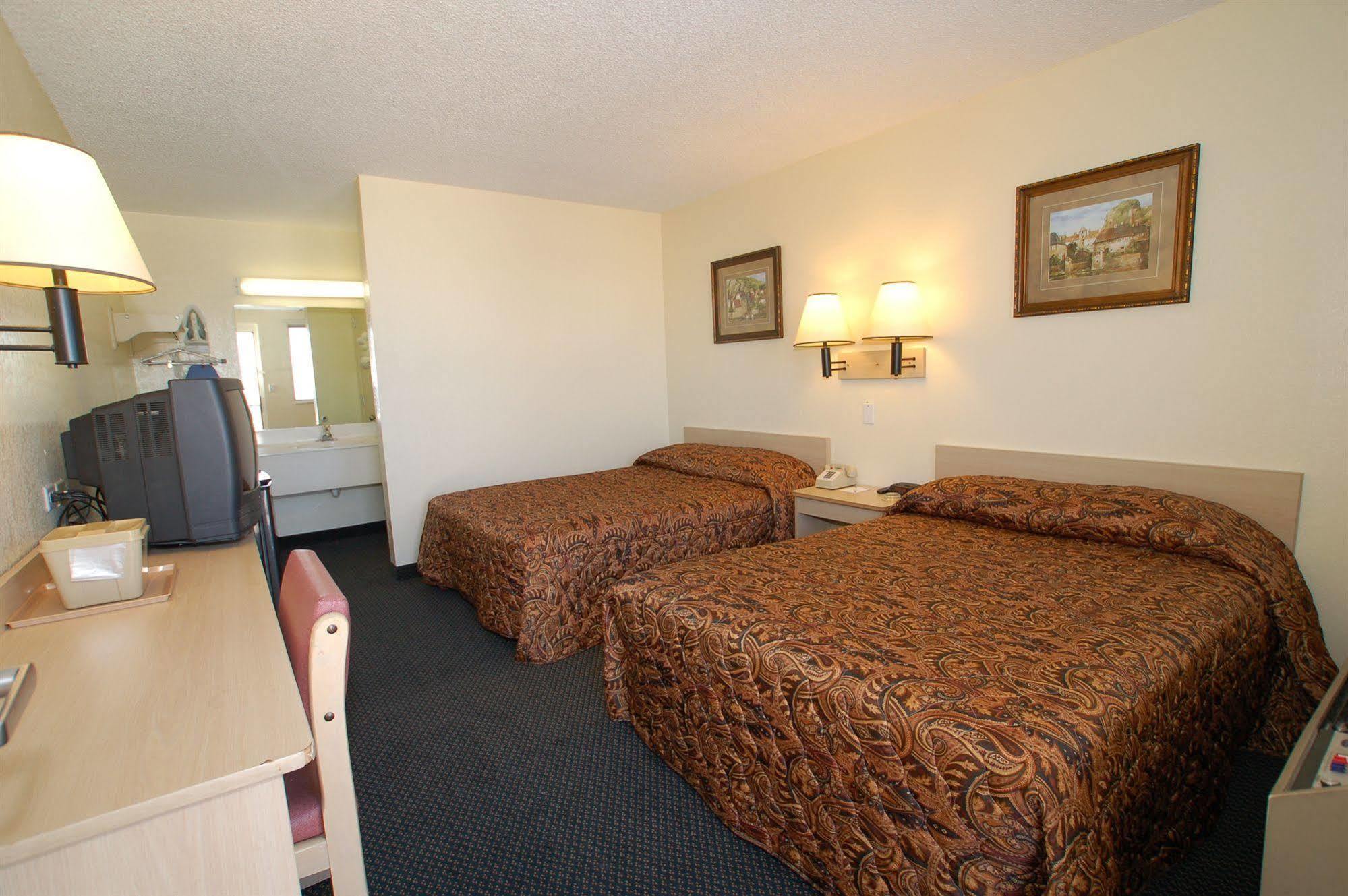 Rodeway Inn Pueblo Exteriör bild